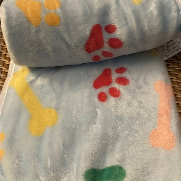 Luciphia 3 Blankets Super Soft Fluffy Premium( Small 23” X 16”) New With Tags - Picture 4 of 6